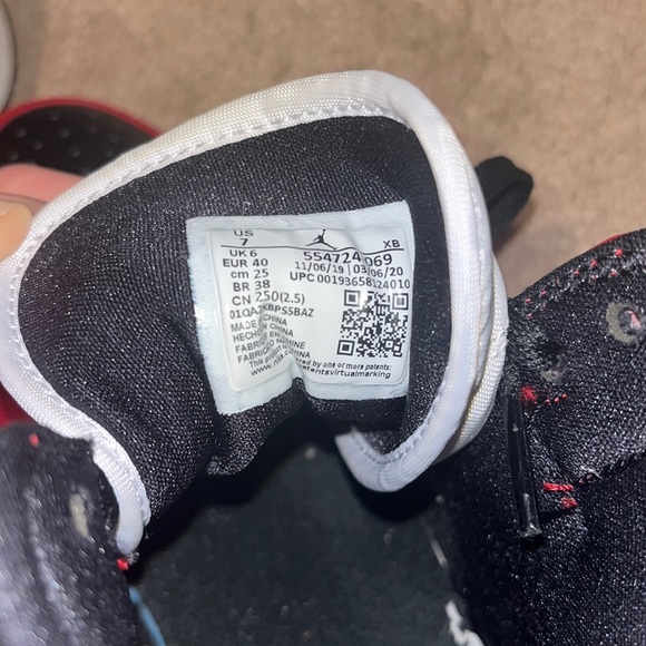 Jordan 1 mid Chicago toe. worn only 3 times. in very good shape. clean. - Picture 7 of 7